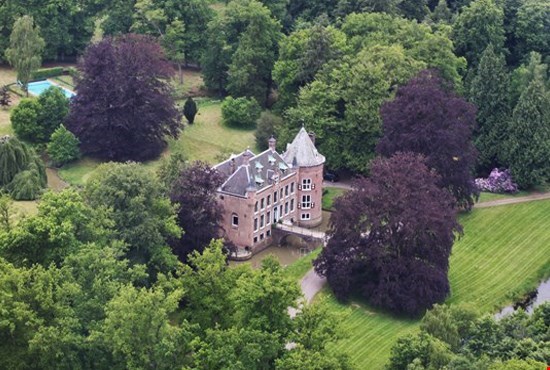 Tips voor de mooiste overnachtingen en wandelingen op Nederlandse landgoederen Tips voor de mooiste overnachtingen en wandelingen op Nederlandse landgoederen